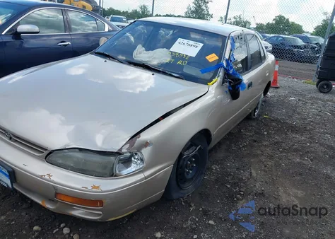 1995 Toyota Camry Le z USA, uszkodzony, nr VIN 4T1SK12E3SU869507